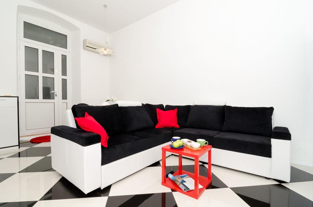 Guest House Cinema Close To Port Дубровник Стая снимка