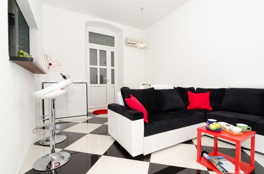 Guest House Cinema Close To Port Дубровник Стая снимка